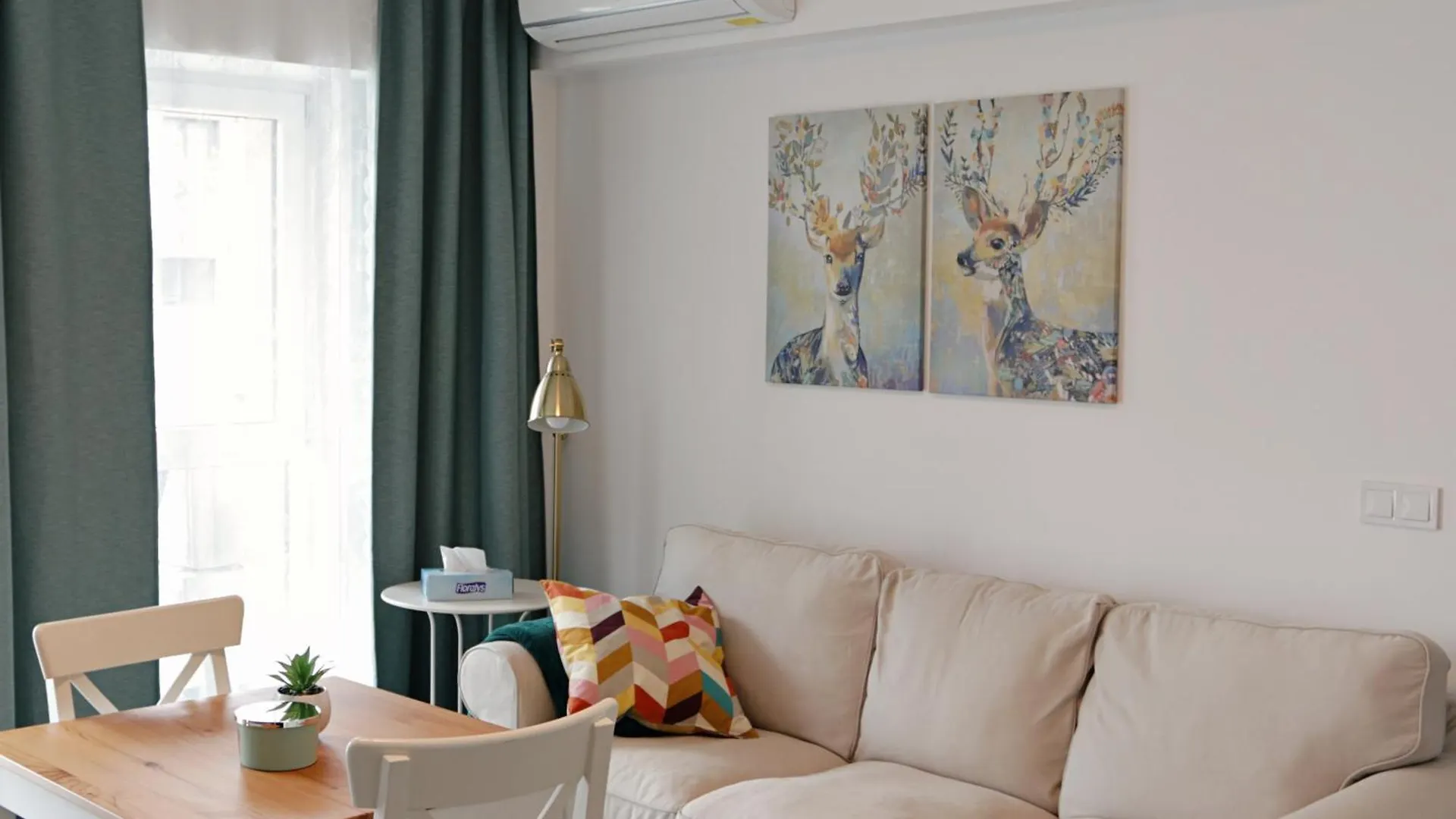 Urban Nest - Luxe Hideaway In Belvedere Bucureşti 0*,  România
